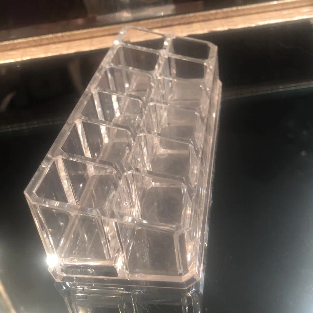 Makeup/lipstick organizer